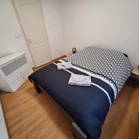Le-Bon-Appart De Plain-Pied Avec Terrasse Auxonne Exterior photo
