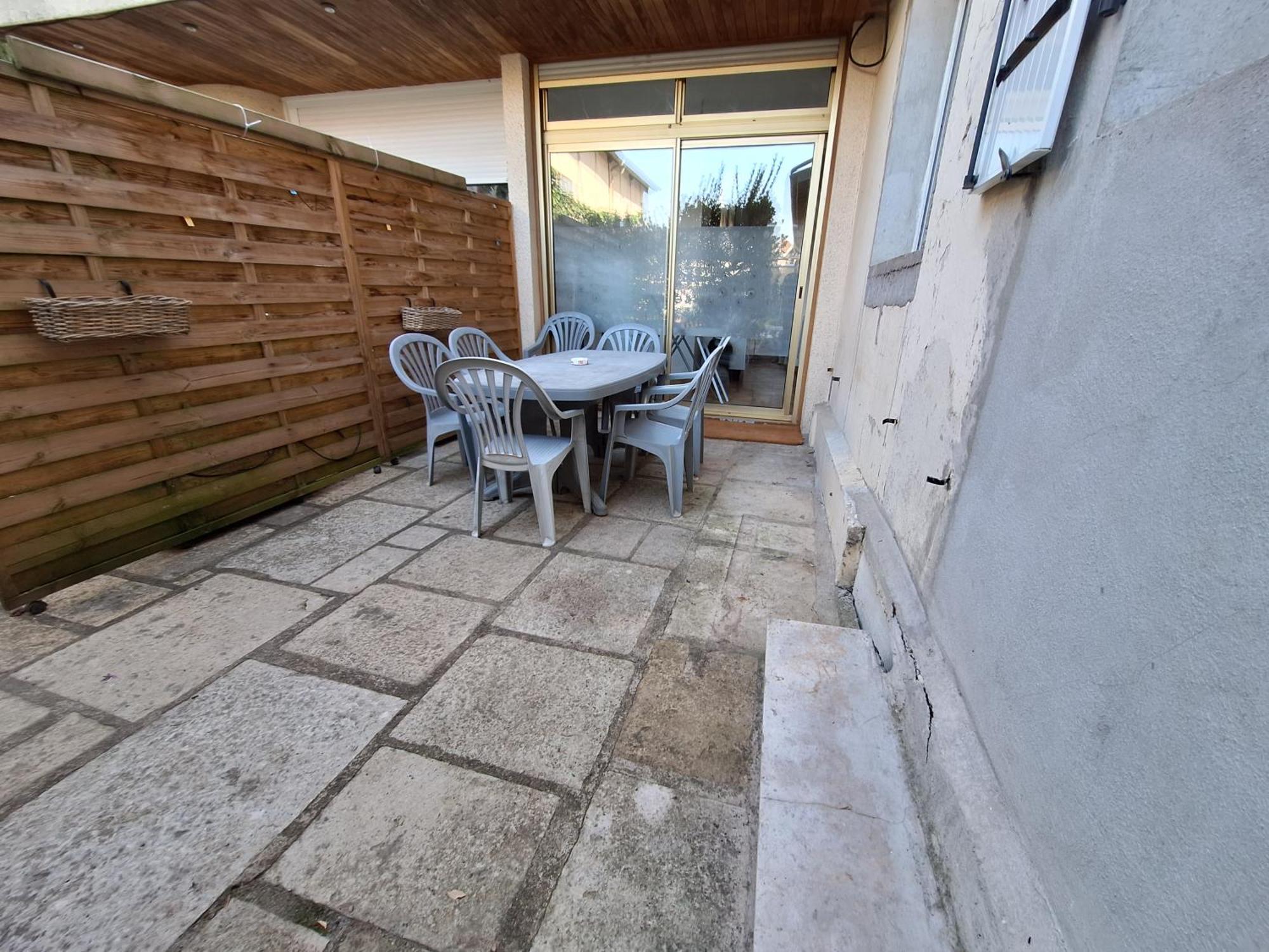 Le-Bon-Appart De Plain-Pied Avec Terrasse Auxonne Exterior photo